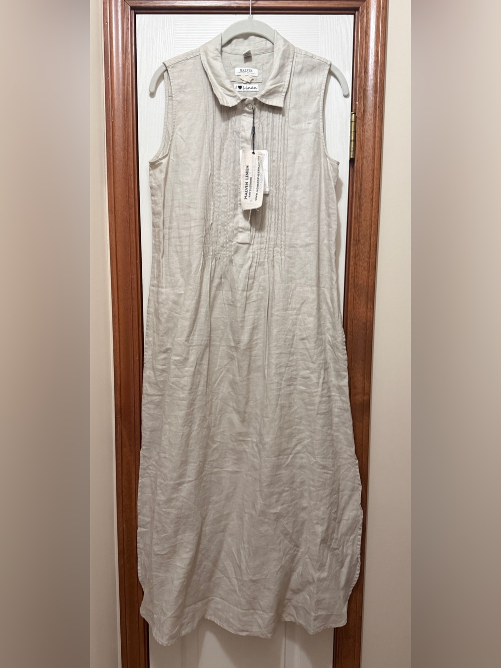 NEW Malvin “I love Linen” sleeveless maxi dress. Light beige size Large (US10)